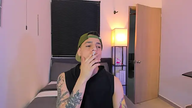 alejandro calderon1 online show from April 11, 5:25 am