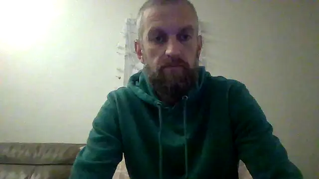 Snapshot of Matts1988 chatting on October 12, 8:36 pm Matts1988 online show from October 12, 8:36 pm