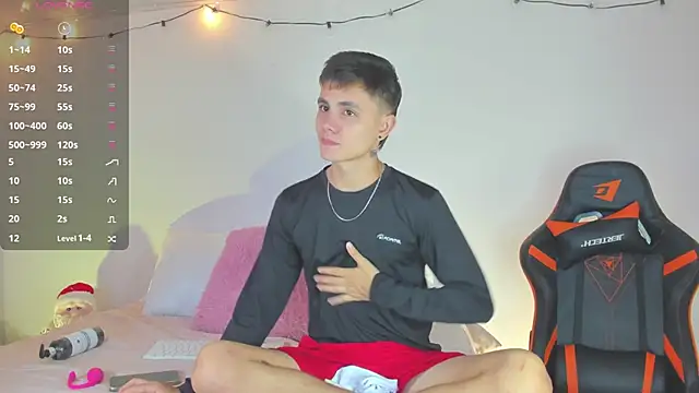 DustinLevine online show from December 3, 6:38 pm