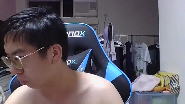 Snapshot of charlie_xdd chatting on October 17, 10:41 am charlie xdd online show from October 17, 10:41 am