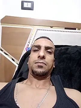 Snapshot of highguy chatting on October 20, 2:04 am highguy online show from October 20, 2:04 am