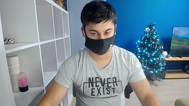Snapshot of Tomguys chatting on December 24, 7:33 pm Tomguys online show from December 24, 7:33 pm