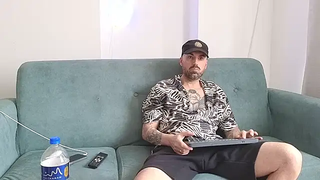 MattxFeet online show from August 6, 5:30 pm