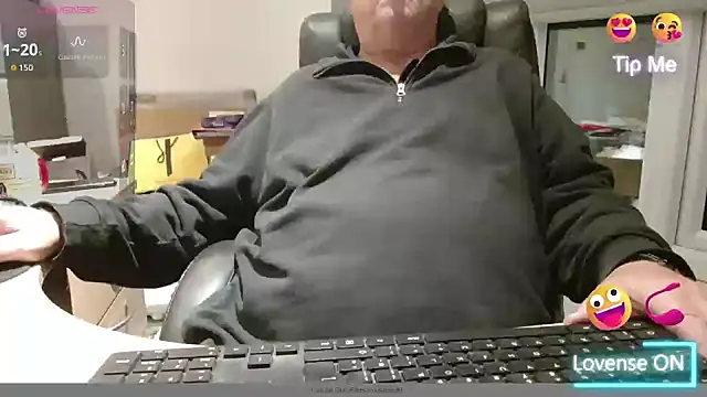 Snapshot of bigbadjon69 chatting on October 20, 10:13 pm bigbadjon69 online show from October 20, 10:13 pm