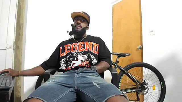 Snapshot of DaleHamilton chatting on December 23, 3:40 am DaleHamilton online show from December 23, 3:40 am