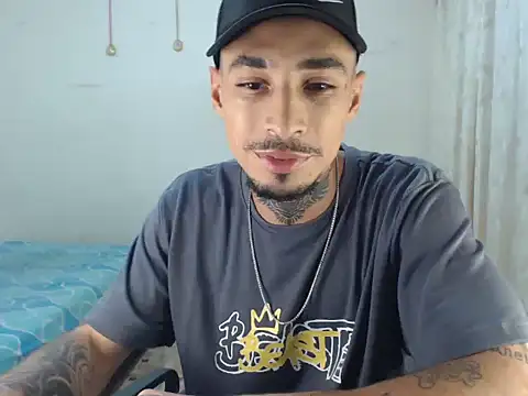 emiliano hottt online show from December 15, 10:29 pm