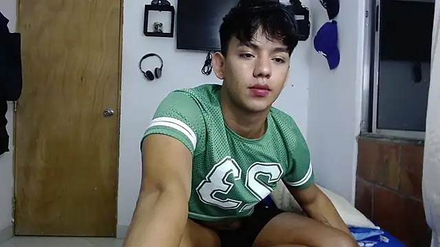 Apolo  lommelli online show from March 2, 4:50 am