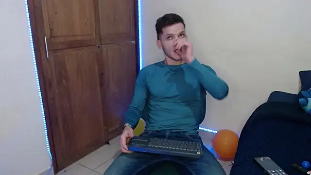 Snapshot of ramseesh chatting on September 29, 12:31 am ramseesh online show from September 29, 12:31 am