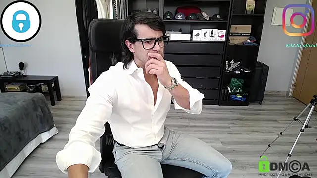 samricci21 online show from April 2, 1:41 pm