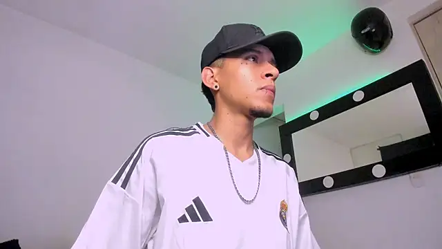 Samuel Suarez online show from August 4, 2:50 am