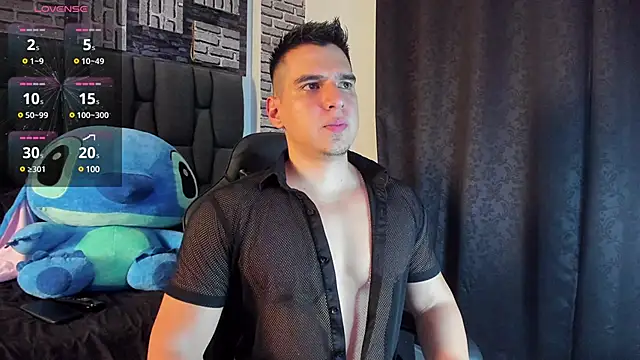 Snapshot of leyton_flex chatting on March 17, 11:46 pm leyton flex online show from March 17, 11:46 pm