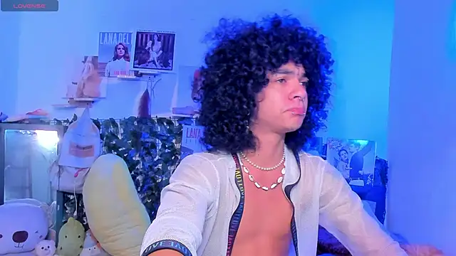 Snapshot of sweetvond_ chatting on December 16, 2:27 pm sweetvond  online show from December 16, 2:27 pm