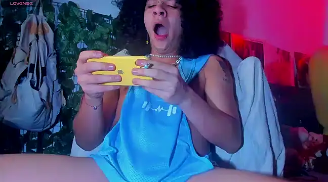 Snapshot of sweetvond_ chatting on March 4, 5:21 am sweetvond  online show from March 4, 5:21 am