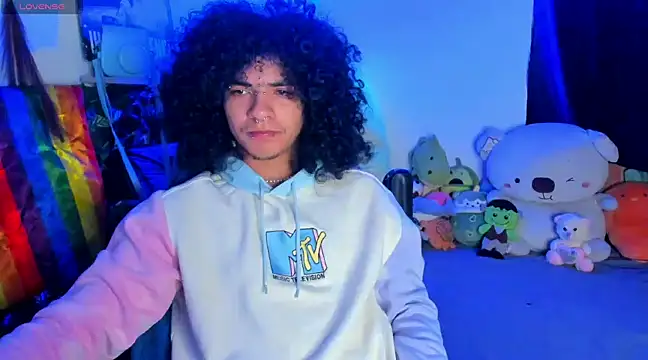 Snapshot of sweetvond_ chatting on February 7, 3:24 am sweetvond  online show from February 7, 3:24 am