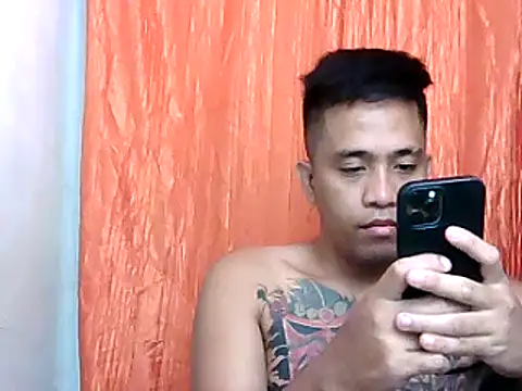 Snapshot of Thyler08 chatting on December 25, 2:35 am Thyler08 online show from December 25, 2:35 am