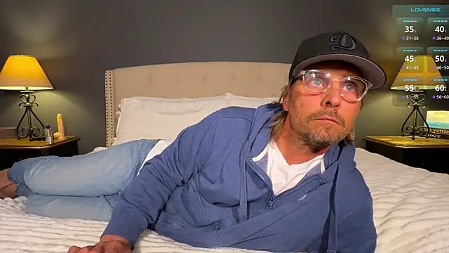 Snapshot of RyanRitchie chatting on December 17, 3:17 am RyanRitchie online show from December 17, 3:17 am