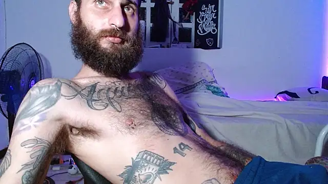 Snapshot of Tatted21xxx chatting on October 20, 6:28 am Tatted21xxx online show from October 20, 6:28 am
