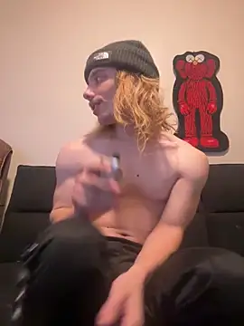 Snapshot of trippyski chatting on January 1, 8:56 am trippyski online show from January 1, 8:56 am