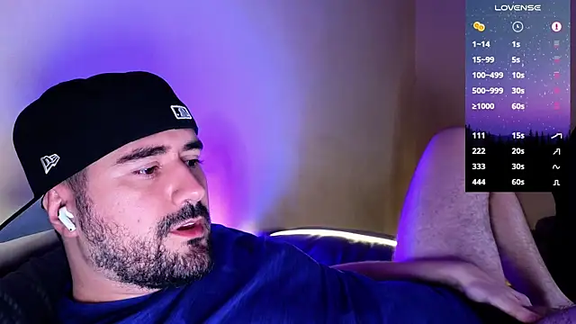 Snapshot of DominantTheo chatting on December 28, 3:47 am DominantTheo online show from December 28, 3:47 am