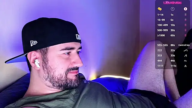 Snapshot of DominantTheo chatting on March 4, 3:11 am DominantTheo online show from March 4, 3:11 am