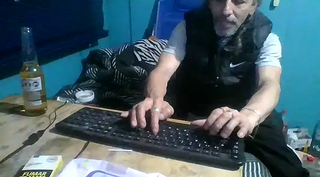 Snapshot of malekon76 chatting on January 8, 8:49 am malekon76 online show from January 8, 8:49 am