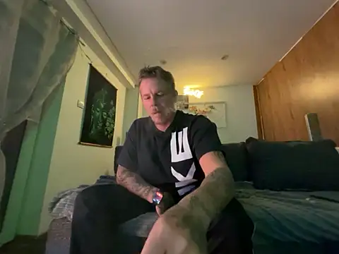 Snapshot of steveindahouse chatting on September 28, 4:49 pm steveindahouse online show from September 28, 4:49 pm