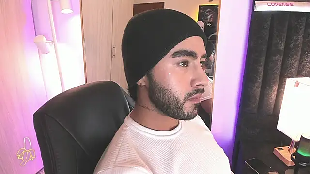 ItsMeEros online show from March 26, 10:25 pm