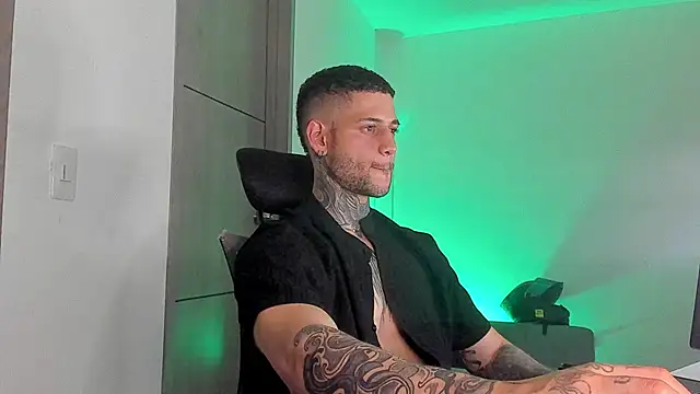  jamesleandros1 online show from May 31, 4:02 am