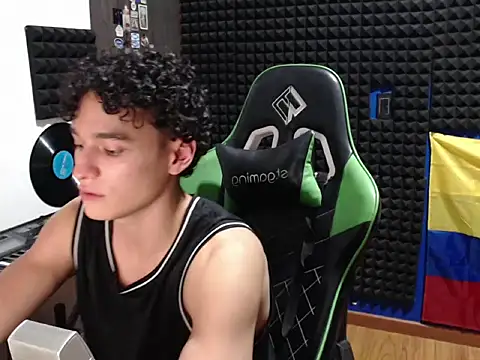 Curly Angel24 online show from July 18, 2:40 am