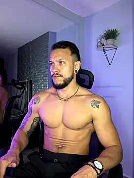 ARON TAYLER01 online show from December 16, 10:33 am