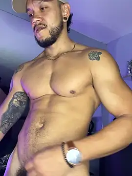 ARON TAYLER01 online show from September 27, 10:57 am