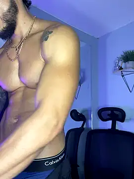 ARON TAYLER01 online show from November 9, 10:52 am