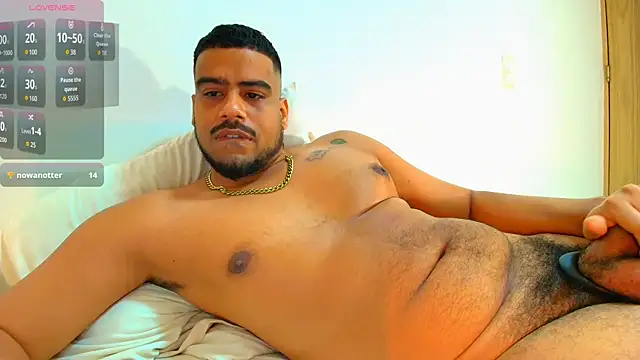Snapshot of bigpleasure_ chatting on October 1, 11:19 pm bigpleasure  online show from October 1, 11:19 pm
