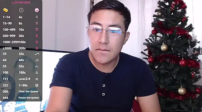 Snapshot of andrewmhilton_ chatting on December 23, 6:37 pm andrewmhilton online show from December 23, 6:37 pm
