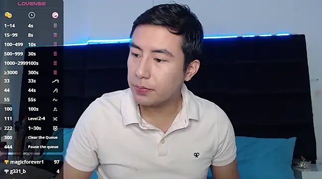 Snapshot of andrewmhilton_ chatting on February 26, 5:17 pm andrewmhilton online show from February 26, 5:17 pm