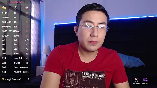 Snapshot of andrewmhilton_ chatting on February 4, 8:49 pm andrewmhilton online show from February 4, 8:49 pm