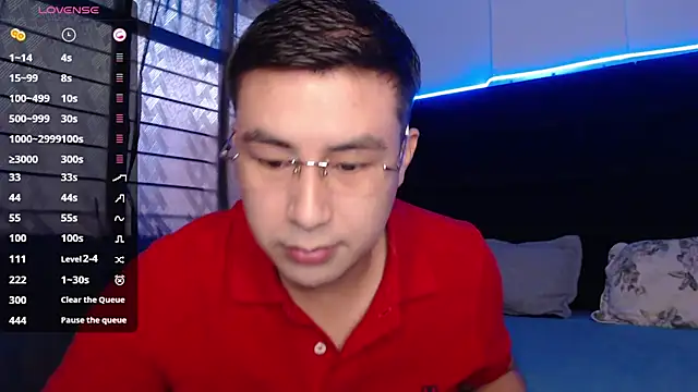 Snapshot of andrewmhilton_ chatting on January 15, 10:57 pm andrewmhilton online show from January 15, 10:57 pm