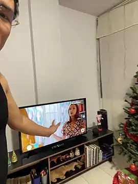 Snapshot of andrewmhilton_ chatting on December 13, 3:49 am andrewmhilton online show from December 13, 3:49 am