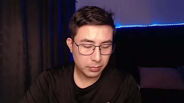 andrewmhilton  online show from March 29, 6:13 am