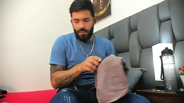 Thiagogomez online show from April 7, 7:14 pm