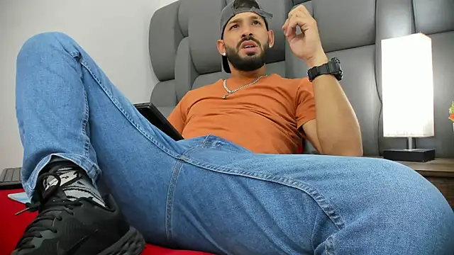 Thiagogomez online show from March 18, 7:17 pm