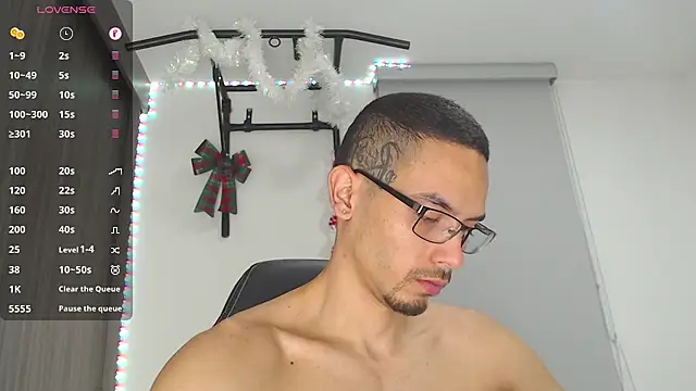 russthiago online show from December 28, 12:15 am