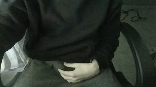 Snapshot of FranciCazzone chatting on December 4, 11:02 pm FranciCazzone online show from December 4, 11:02 pm