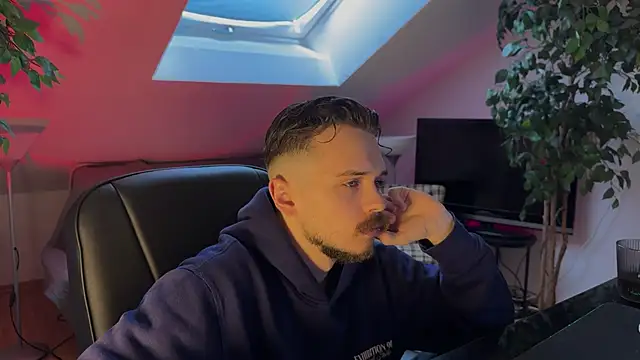 naked psy online show from February 21, 10:49 am