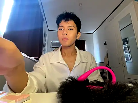 Plaxtique online show from October 24, 2:35 am