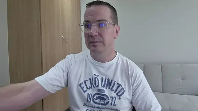 BrettJ81 online show from May 29, 1:54 pm
