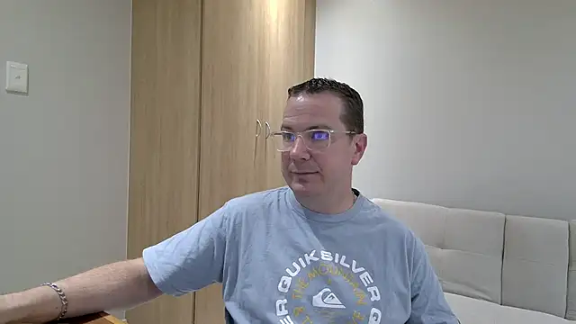 BrettJ81 online show from December 10, 1:44 pm