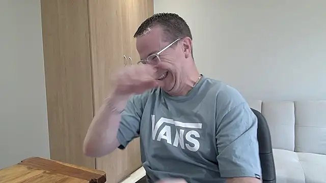 BrettJ81 online show from December 22, 12:24 pm