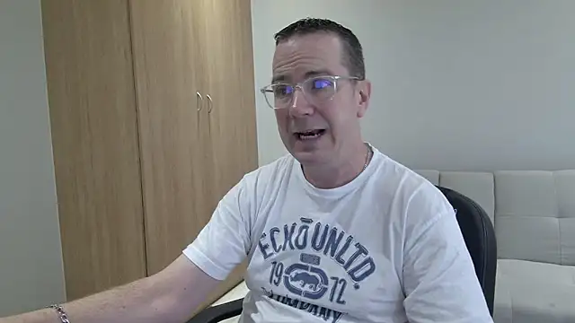 BrettJ81 online show from March 8, 1:04 pm