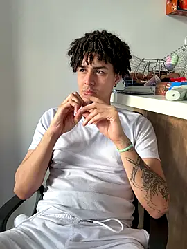 bigryann23 online show from November 2, 9:19 pm